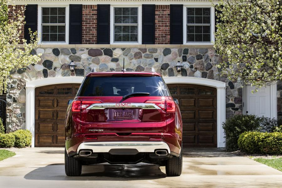  GMC Acadia Denali 2016 года  (фото 32 из 33)